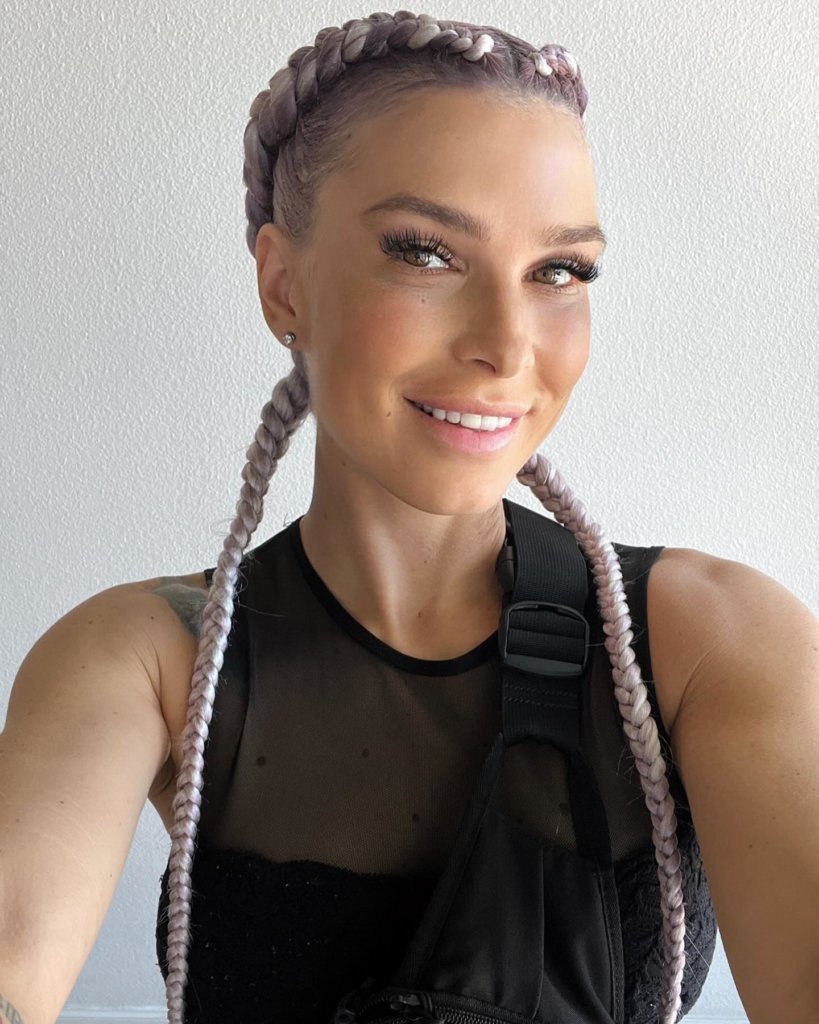 woman with boxer braids