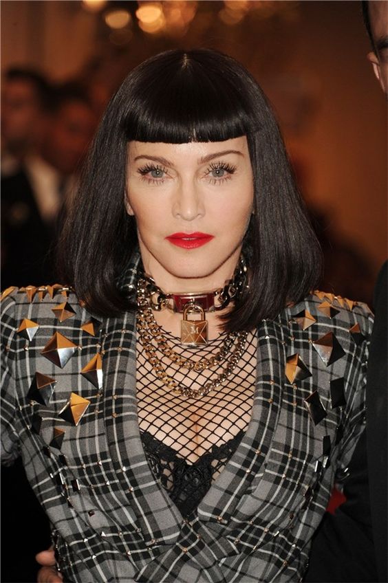 Madonna chooses hair color