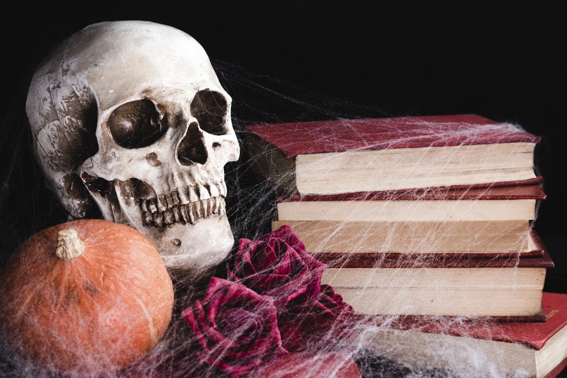 The Scariest and Best Horror Books to Read: Top Picks for Every Age and Fear Factor